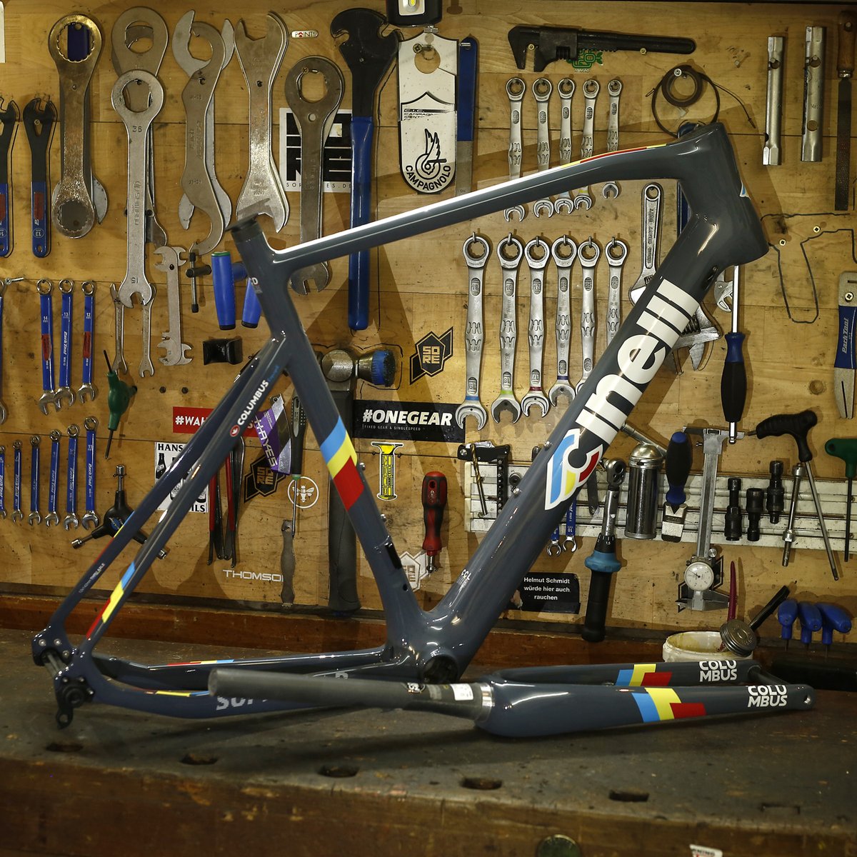 SoreBikes's tweet photo. @cinelliusa Superstar Disc

#roadbike #rennrad #roadcycling #custombuilt #custombike #carbonframe #frameset #lightweight #bikebling #cinelli #bikeporn #fahrradrahmen #velo #cycling #italianbikes #ehrenfeld #bikeshop #sorebikes https://t.co/b5ZPnvS0sK