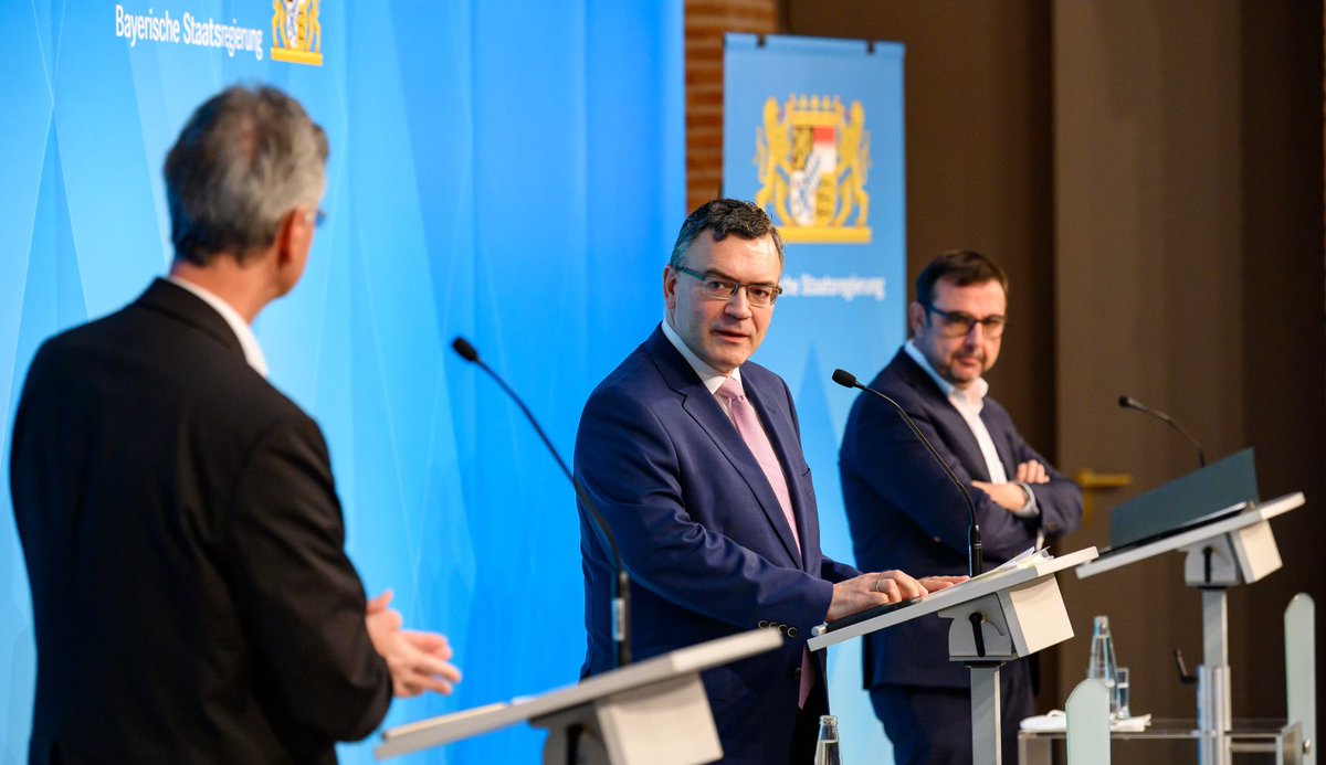 fwhfreising's tweet photo. Bayerns Impfkampagne wirkt: Über 3 Mio Corona-Impfungen wurden in BY bereits durchgeführt. Impfzentren, niedergelassene Ärzte u. bald auch Betriebsärzte helfen zusammen, damit die Impfdynamik weiter zunimmt. Herzlichen Dank an alle Beteiligten - nur so besiegen wir das Virus! https://t.co/1iOd9BIWnw