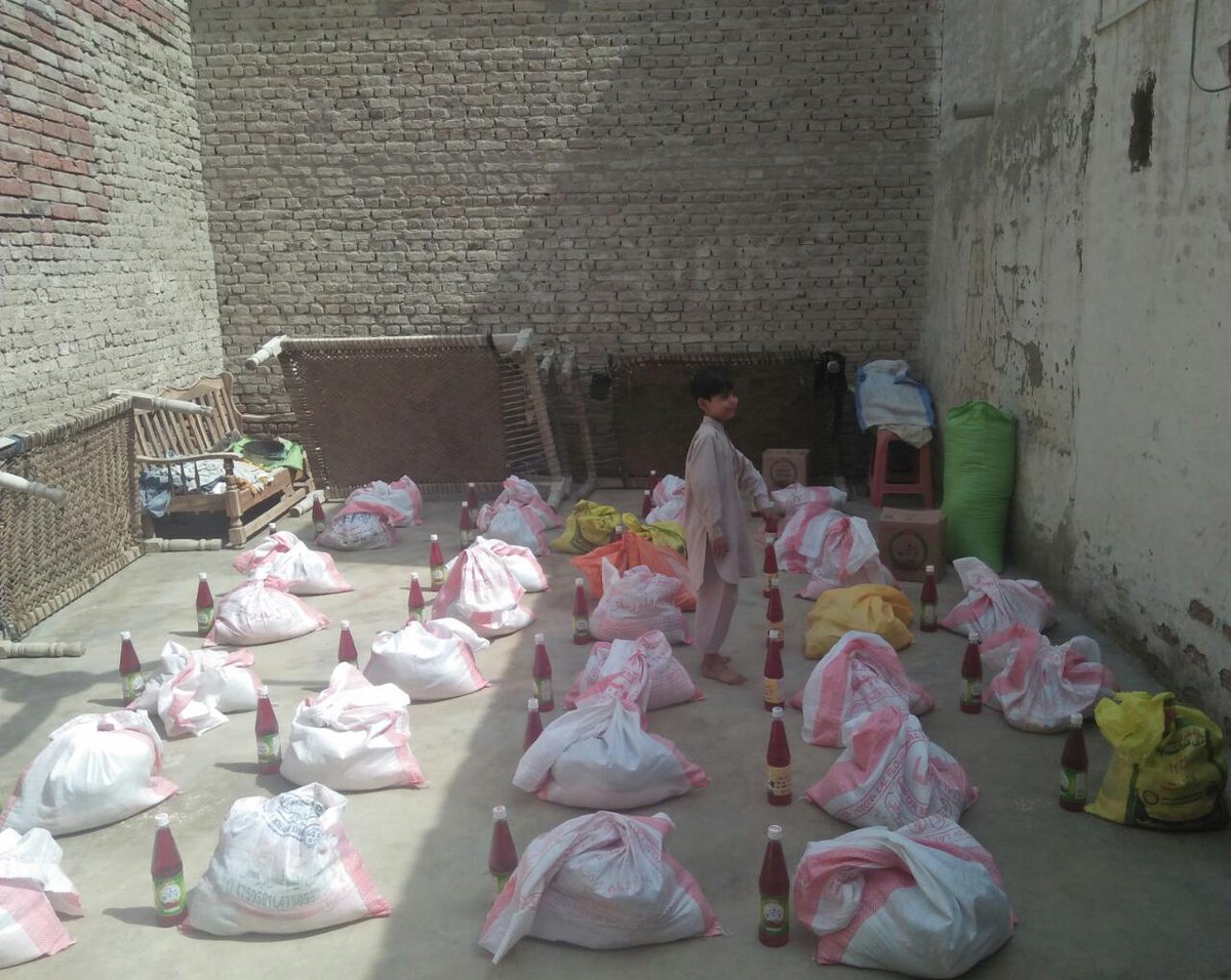 Al_Midrar's tweet image. اس بابرکت مہینے رمضان میں جہاں ہم بھرپورعبادتیں اللہ کی رضا کے لئے کرتے ہیں وہیں غریب,مسکین یا کسی بھی ضرورت مند کی حسب توفیق مدد کرنابھی اللہ کی رضا کا بہت بڑا ذریعہ کیا ہے.
Contact Details
👉 03314153322
👉 03354643727

#Welfare #welfarestate #WelfareSystem #almidrar