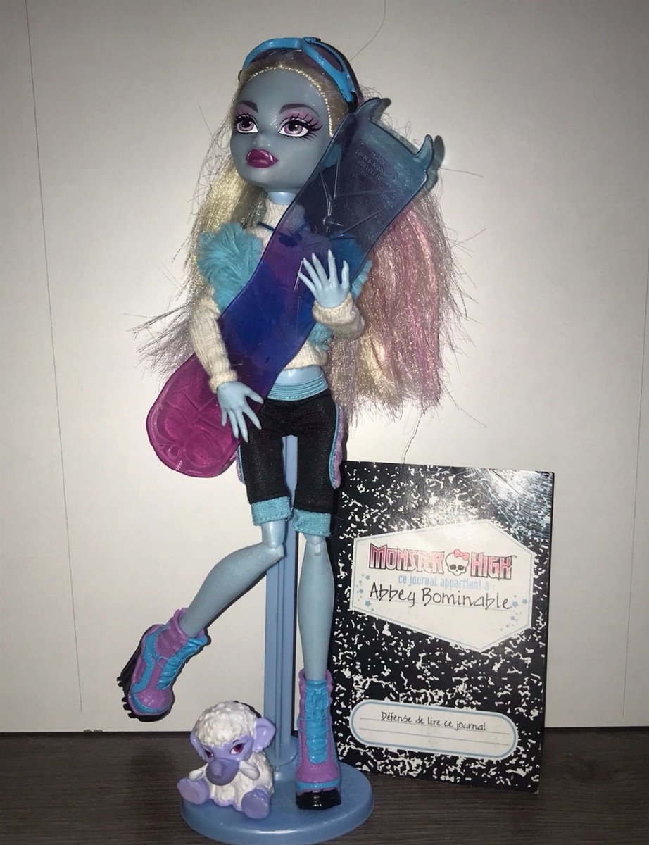 Autant vous dire qu'elle est neuve avec sa boîte et je l'ai payée que 10 balles j'veux chialax my gf c'est l'une de mes favs