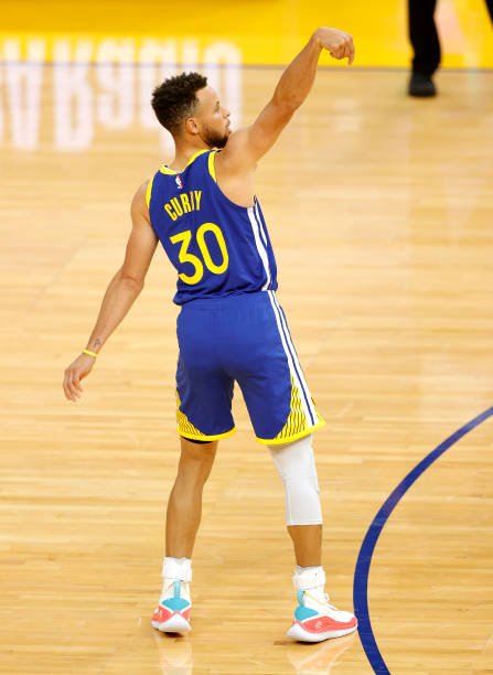 Relatoresconvos's tweet photo. #PorSiTeLoPerdiste🏀

Golden State le ganó 116 a 107 a lo Nuggets

📌Campazzo sumó 21 minutos en cancha: 6 puntos, 4 robos, 2 asistencias y 3 rebotes
📌Stephen Curry anotó 53 puntos y se convirtió en el máximo anotador en la historia de los Warriors

Vía @alejosonich https://t.co/Lpes7Ci0qv