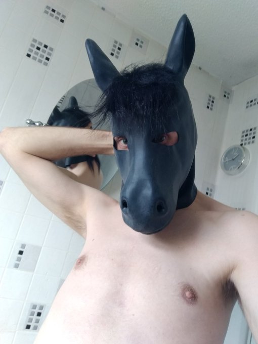 A haircut? Me?! No?? https://t.co/T90h6XTrMw