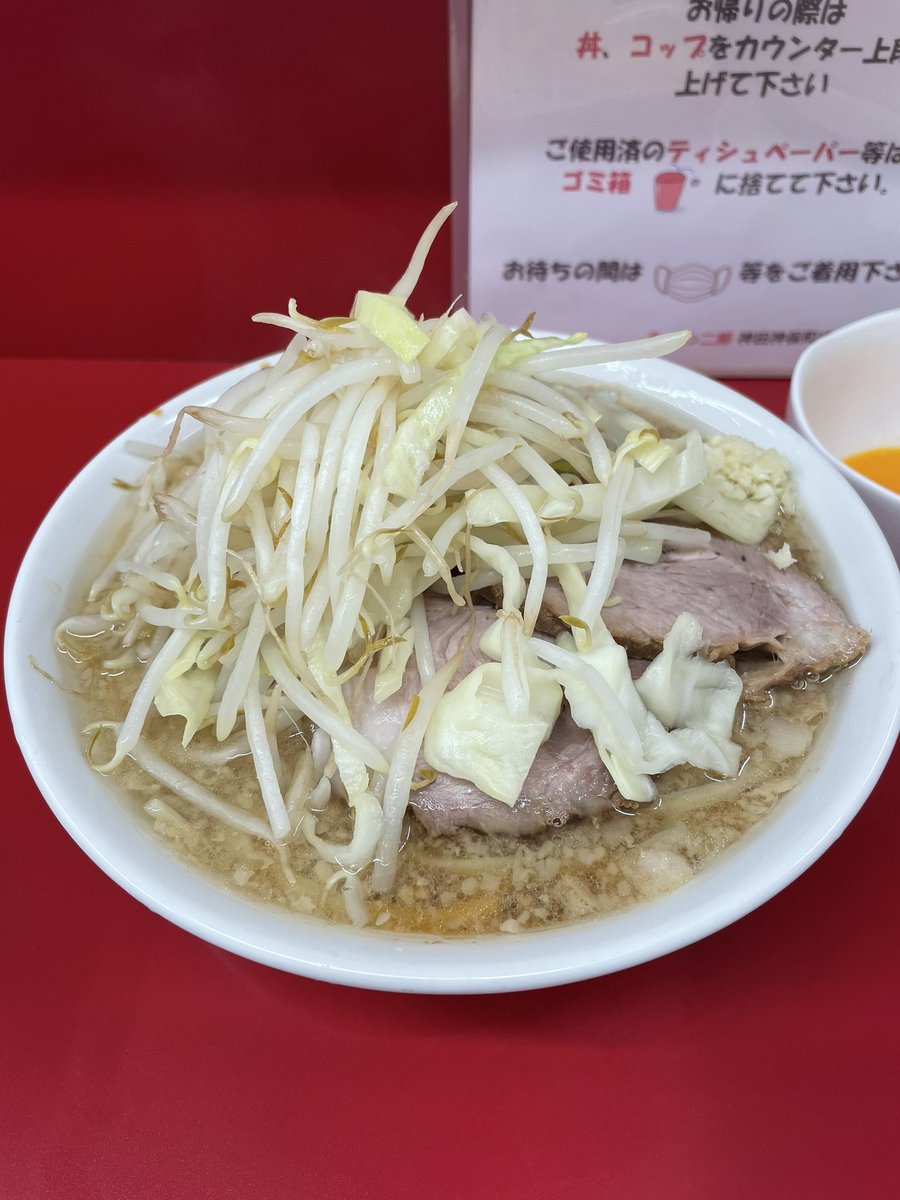 nn0128's tweet photo. 初ラーメン二郎
3口目までめっちゃ美味しかった😌 https://t.co/jAfrAW5Vxg