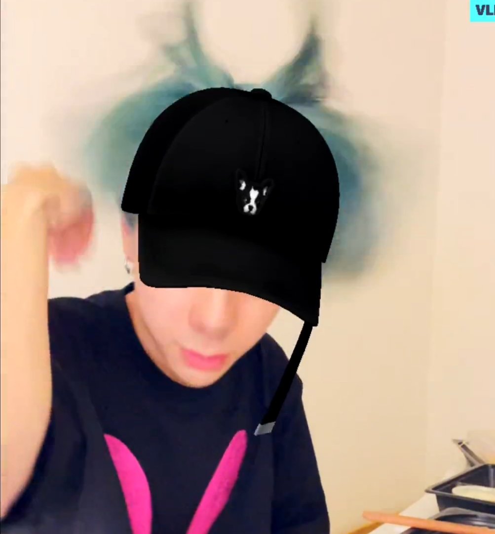 muzikon_qh's tweet photo. วันนี้ถ้าหุ่งมาไลฟ์ เราจะยอมเป็นแม่ก็ได้ โอเคป่ะ เป็นแม่ให้1วัน🤝😁
#quanghungmasterd
#SongkranWithMasterd https://t.co/clEKwBjvpj