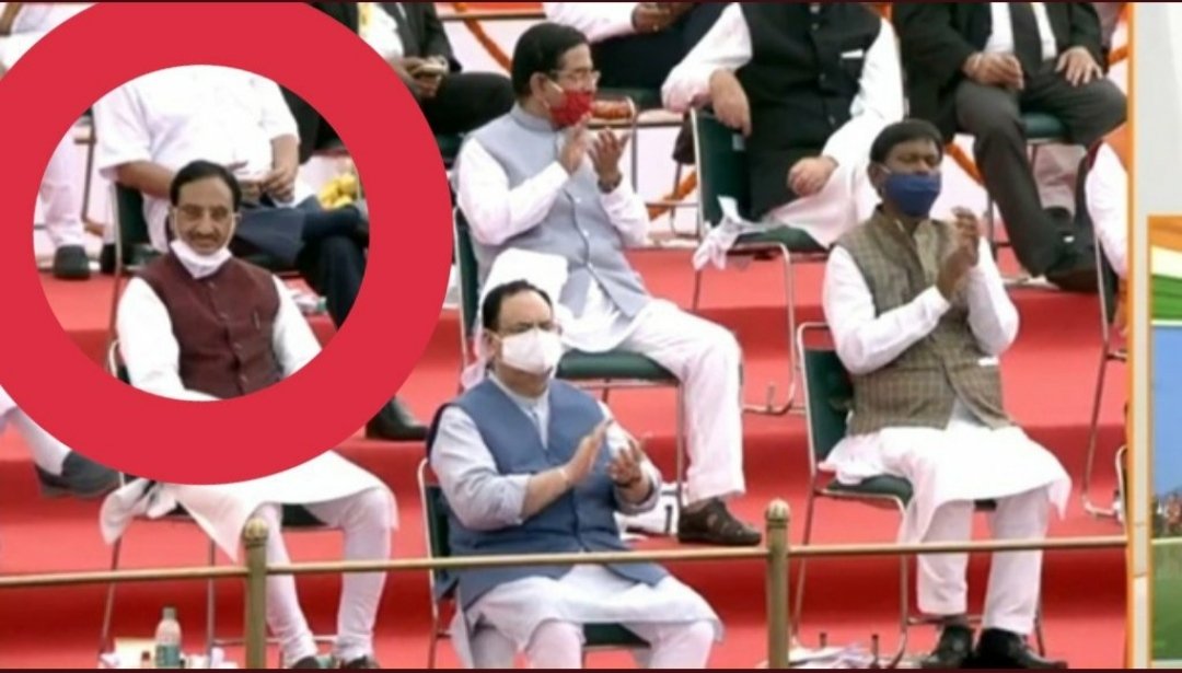 chasehusdon's tweet photo. #cbseboardexam2021
HOW CAN WE TRUST A PERSON LIKE THIS WHO DOESNT FOLLOW ANY RULES HIMSELF WITH THE LIFES OF 30 LAKH STUDENTS AROUND THE WORLD?!
@DrRPNishank 
@PMOIndia 
@cbseindia29 https://t.co/yWoJTZZbhj