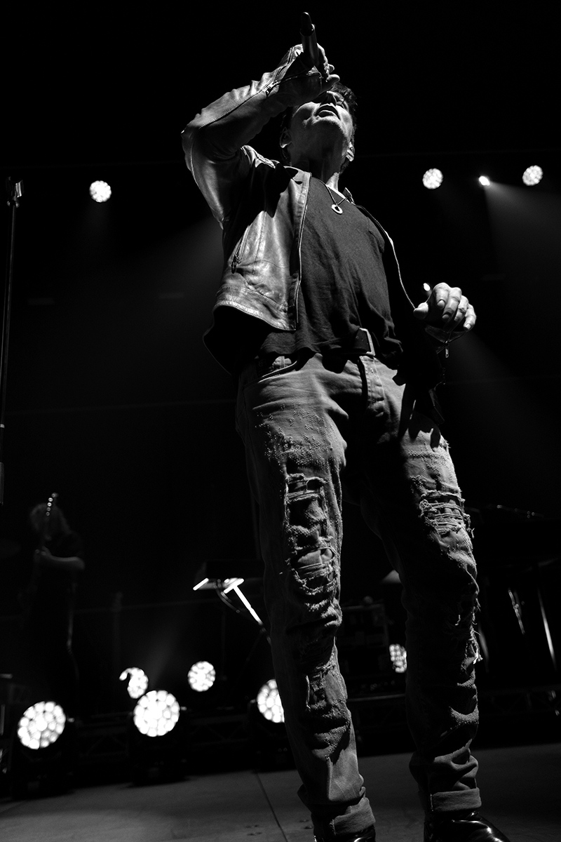 aha_com's tweet photo. Hunting High and Low Live
@ADayOnTheGreen
Margaret Court Arena, Melbourne, Australia
23 February 2020
Photo: Stian Andersen

#pictureoftheday #adayonthegreen #adotg #margaretcourtarena #melbourne #australia #huntinghighandlow https://t.co/h82muOfUlW