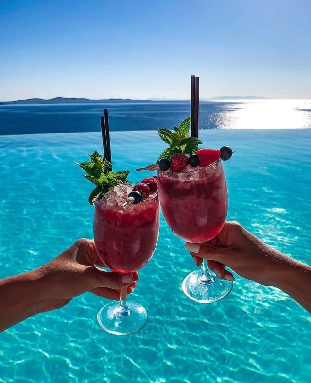 boohoo's tweet photo. Where I want to be 🌊🍸 https://t.co/cM0Nrz5QCl