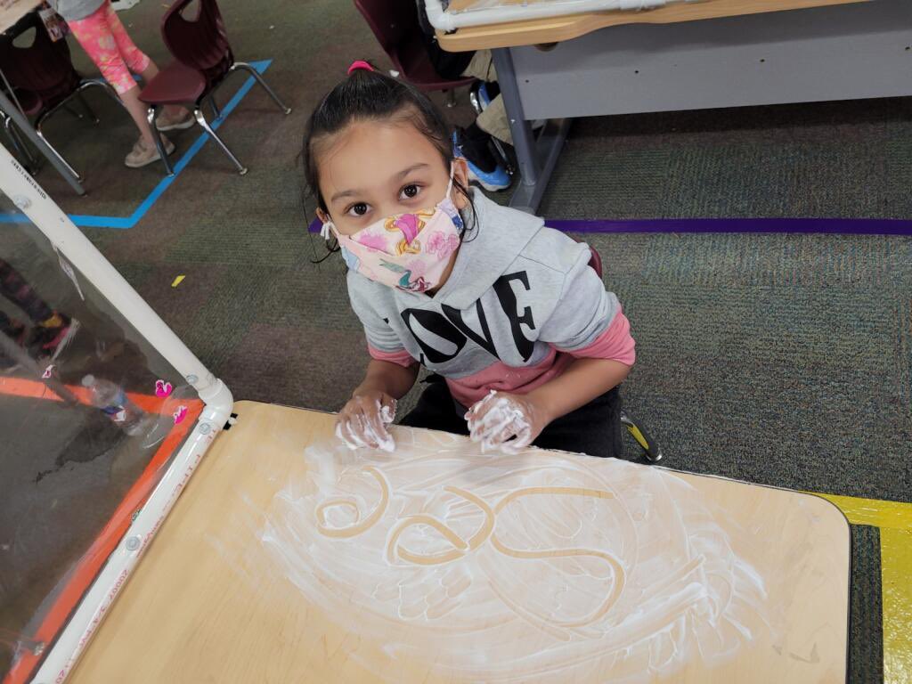 Mrs_Garin's tweet photo. Fantastic Firebirds first Takeover Tuesday! This week: Kindergarten! 
These Firebirds are practicing high frequency words in shaving cream!  Follow this thread to see more from our Kindergarten students and staff. @ReynSchools #reynproud https://t.co/PQdaHUgqm1