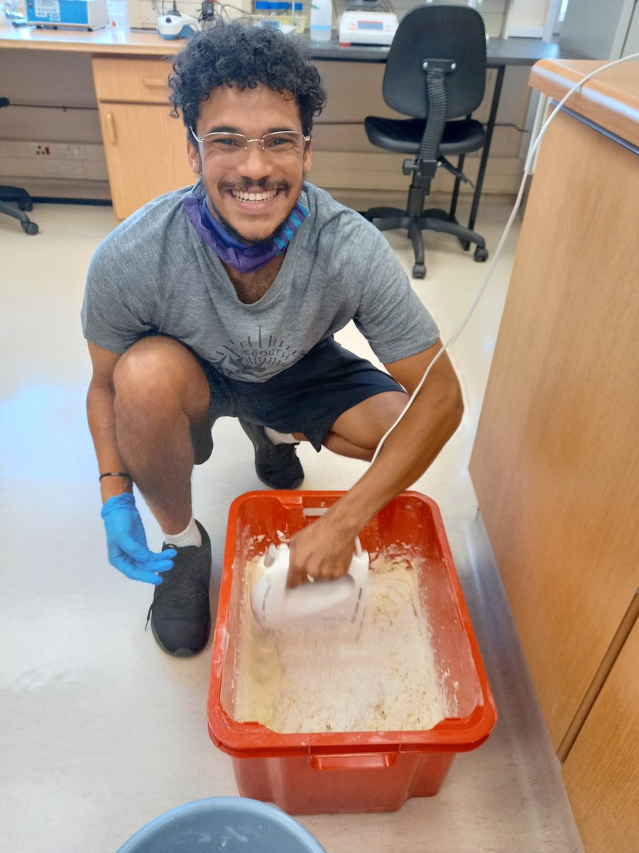 Mitolab_NWU's tweet photo. From preparing the high ketogenic diet, sample collection and genotyping, Luciano has it down! His mice model is showing promising results. #mitolab #mscstudent #nwu  #metabolomics #molecularbiology #studentprofiles https://t.co/2QcGpahQCS