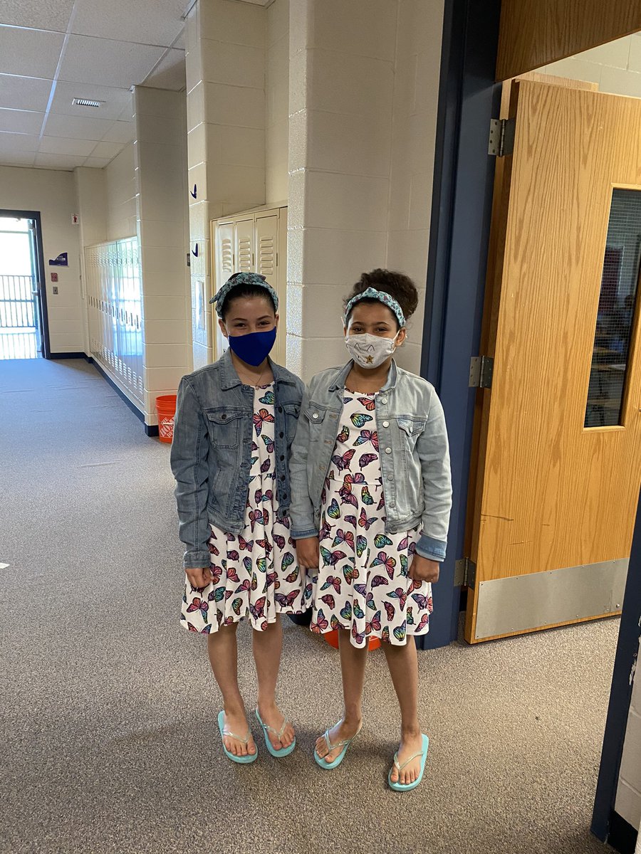 principal_olson's tweet photo. Twin Day today as part of #cmsspiritweek here @cms_grizzlies Hard to tell them apart. More twins https://t.co/TaP41u5zqg