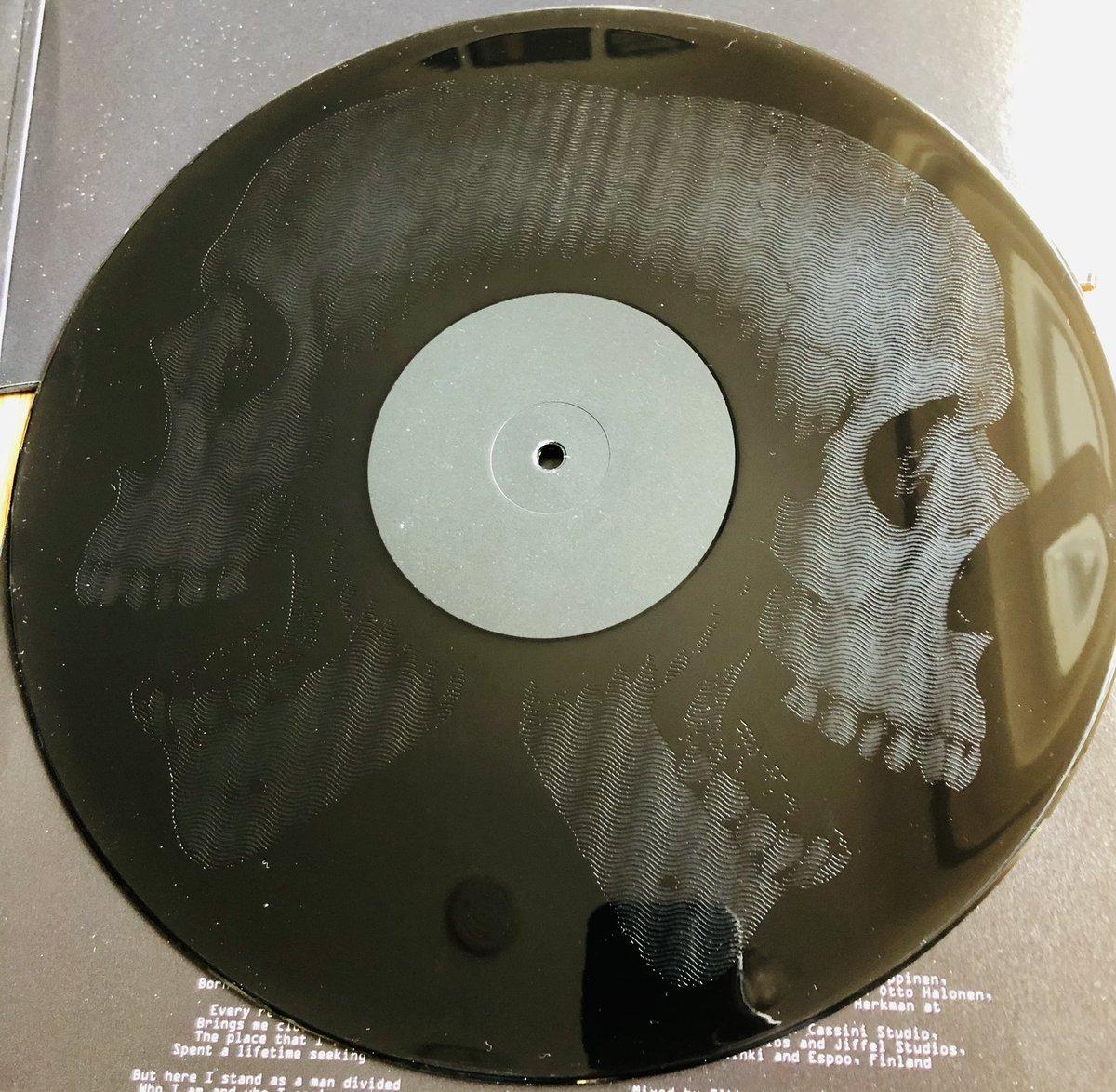 DoubleZCreative's tweet photo. Just got one of the best albums of 2021 @Wheel_band ‘Resident Human’ on swanky gatefold LP with cool etching! This is fierce! Check em out! 🤘🤘#wheel #residentHuman #supportMusic
Special mention for the stunning artwork by Annukka Lascelles 🙌 https://t.co/9ePaoBQ3Ar
