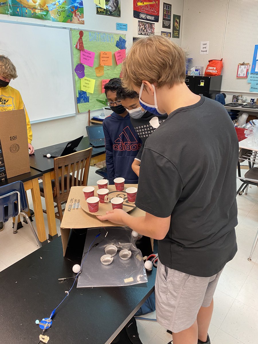 CrestviewMiddle's tweet image. 8th graders using their skills to builds games in science class.  @MissBunyard #CMSLearns