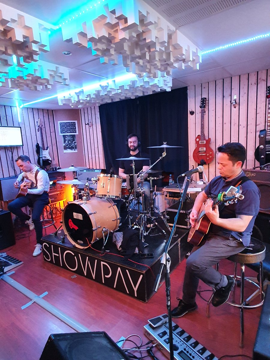 ShowpayFanClub's tweet photo. @showpayband #Ensayos #ShowpayBand #Music #PopMusic #Band #RocketRecordsLab #Artist #Madrid #Galapagar #Spain #Musica #MusicLife #YouTube #Spotify #ITunes #RehearsalStation #España #Life #Following #ShowpayFanClub #PassionForMusic @AlbertEeleen @BernieShowpay @FerShowpay https://t.co/JSJxQeAXlu