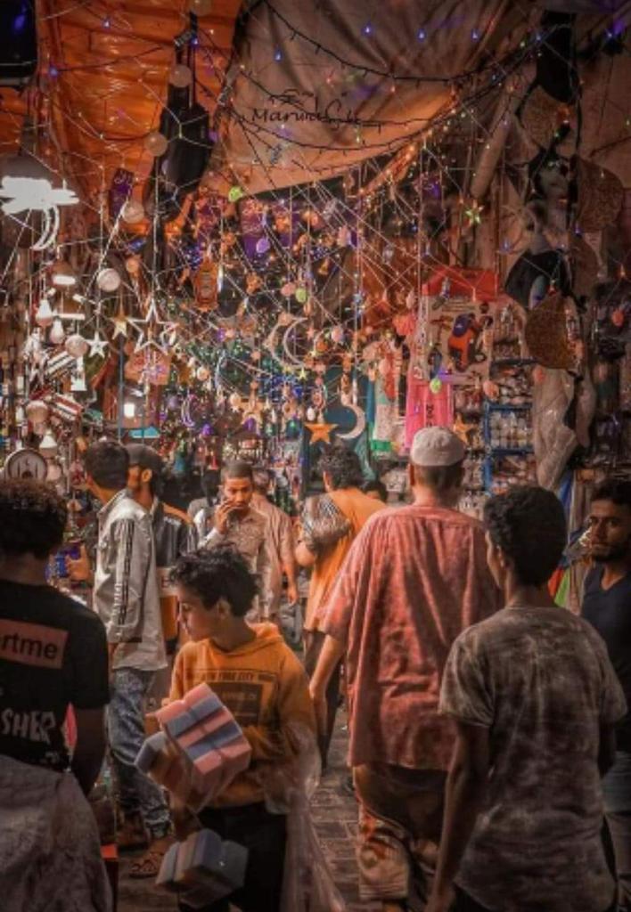 عدن في رمضان....
هل فهمتم من هي عدن ..
دمتي بخير ياست المدن ومهما كان سياتي فرج الله قريبا ...
تقبل الله منا ومنكم