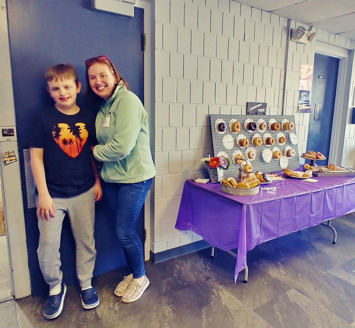 eastersealscila's tweet photo. Amazing turnout today for "Donuts with Grown-Ups"!! Thank you to all 13 families who were able to attend and Mindy Hollingsworth for organizing!! If you weren't able to attend today we hope you can join us next time!! https://t.co/XUTM1TWacl