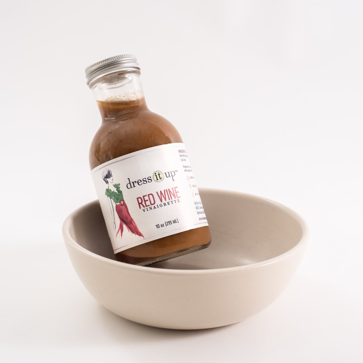 Cutting back on the other sauce? Then double up on this one! 😉 Our Red Wine Vinaigrette is pure sophistication, bottled. ✨ Toss it in a salad or try it as a marinade; either way, you’ll be hooked: dressitupdressing.com/products/red-w….