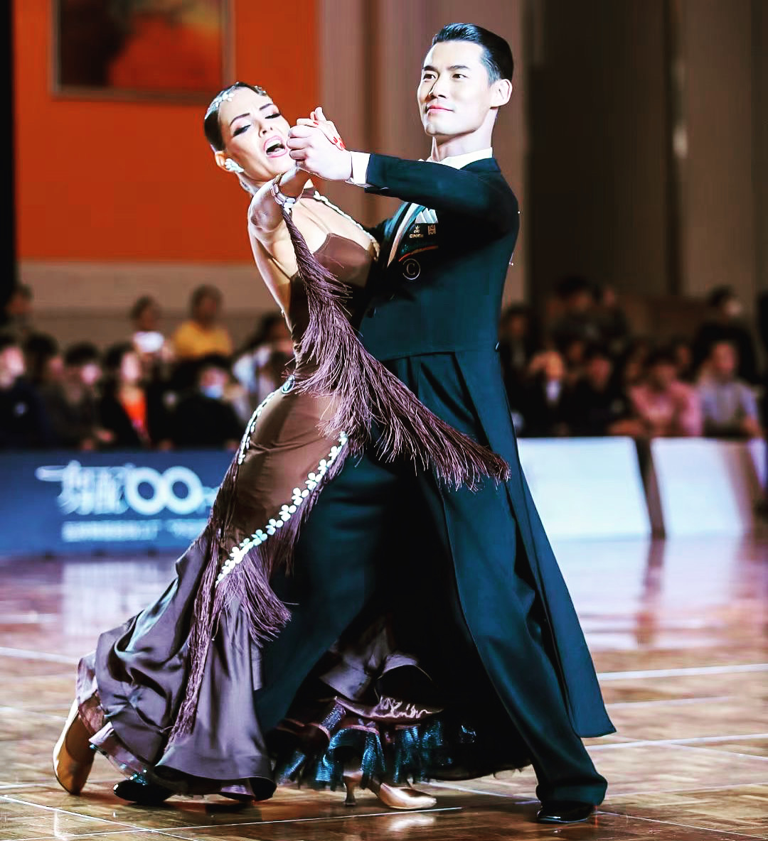 IDSdanceSHOES's tweet photo. With dance schools and studios back open in the UK, who’s feeling a bit more like this?
Eric Li + Liis End looking 👌🏽over in China at the recent CBDF event representing the #IDSEliteTeam 🇨🇳
Eric wears ‘Pino’ / Liis wears ‘ICS RoundToe’ https://t.co/cplGvL3qK2
