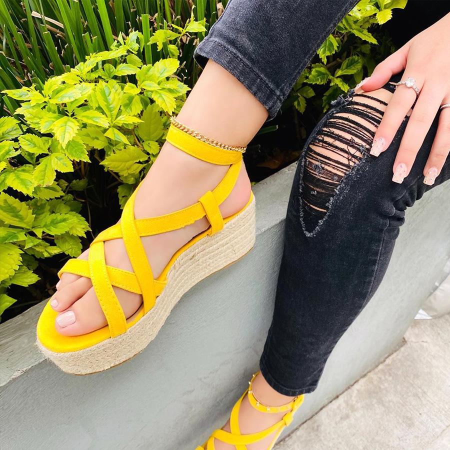 MYSHOESMEXICO's tweet photo. 💛 ¡Ideales para tus “looks” casuales esta temporada de calor! 🔥
.
Style: Bessie Amarillo💛
.
#myshoesmexico #amoloszapatos #flatshoes #flatforms #shoeaddict #shoeaholic #sandalias #zapatosmujer #Primavera2021 https://t.co/YbzMsCHvd1