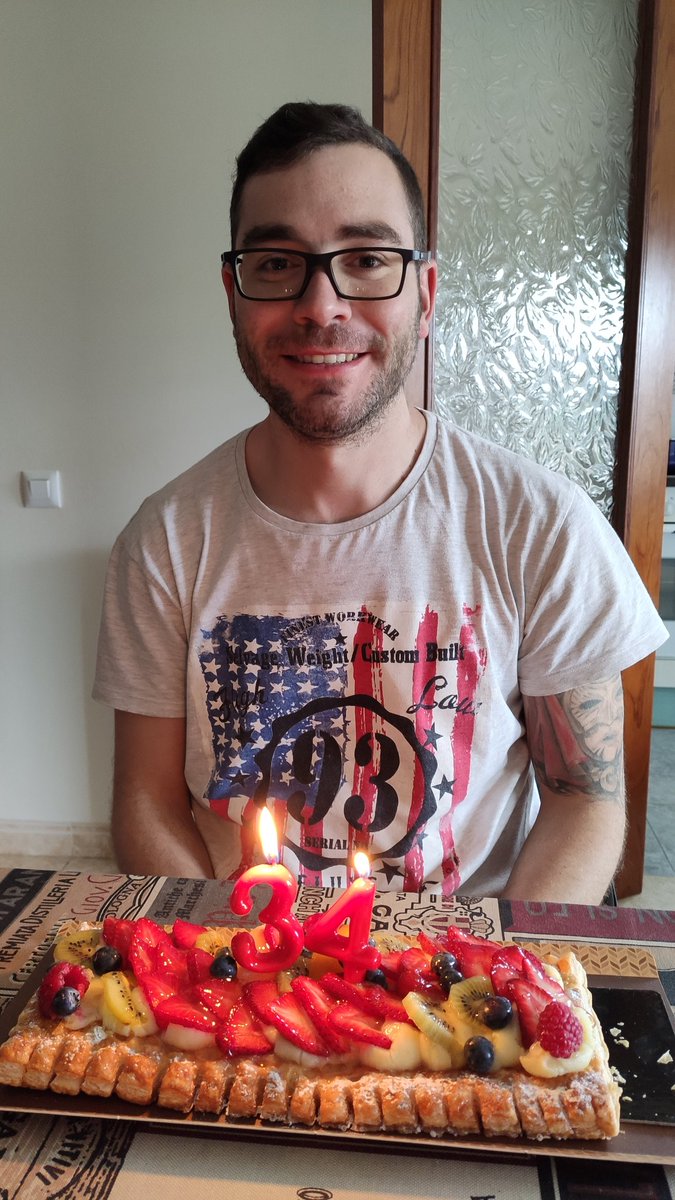 No hi ha res com arribar a casa després de treballar i trobar-te amb aquet super-pastelacu de fruita😱😱😱😱