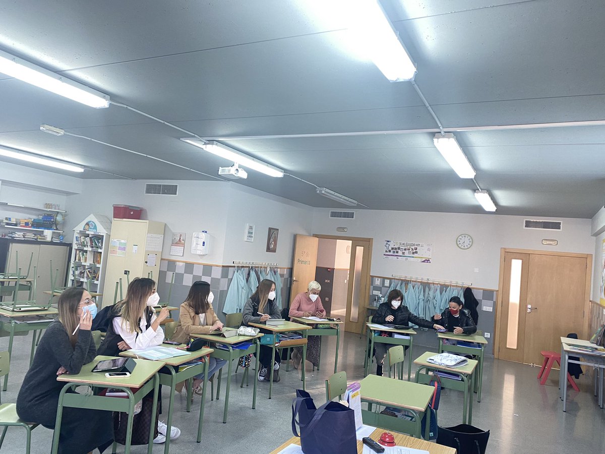 Hoy hemos estado dando formación de Instagram a las profes del Colegio San José de Ontinyent