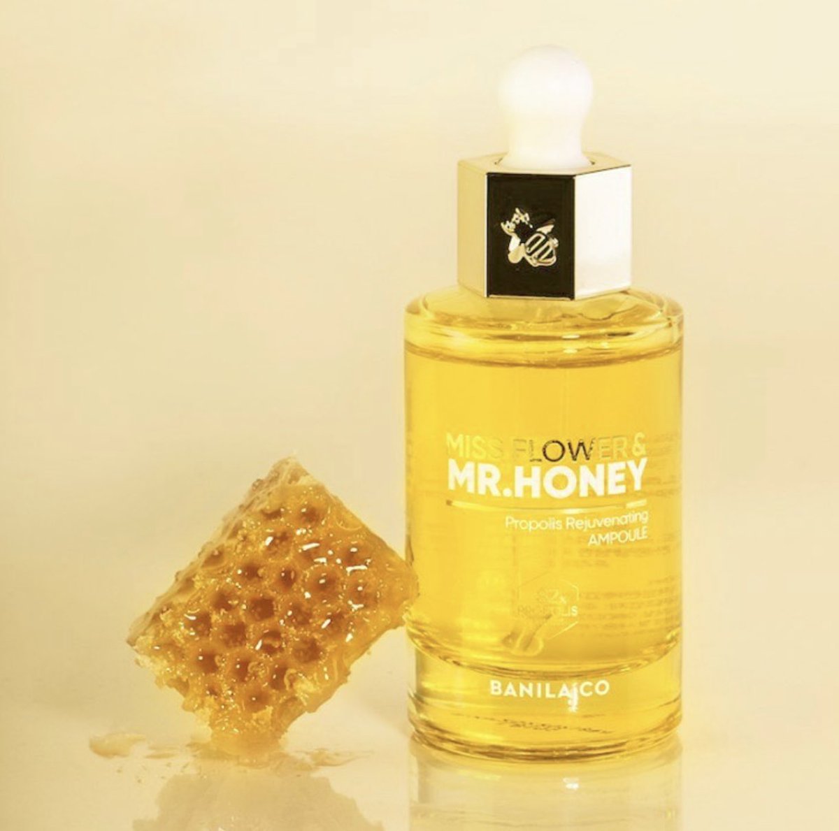 jeffbstore's tweet photo. 〰️ Preorder〰️ 
🐝 Banilaco Mr. Honey Propolis Rejuvenating Ampoule 50ml. 🐝
ช่วยเรื่องผิวอิ่มฟู รูขุมขนกระชับ ลดการอักเสบของสิว

✖️Price : 540฿✖️

➖ปกติ 1790 เลยค่า

📌จ่ายตอนของมา แต่ห้ามเทน้า
📍ปิดรับ 17/4
(รอของ 4-6week) #jeffbpre

📎 กรอกฟอร์มจอง >> https://t.co/xlxhCwPmTw https://t.co/uW2dRNY7jE