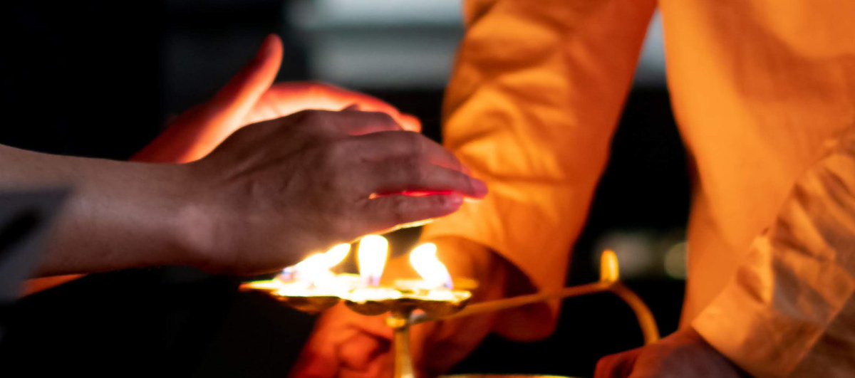 ...direction to illuminate the entire form of God. During the Aarti, loud chants of the hymns are sung in the praise of the God. At the completion, we press our hands onto the flame and gently touch our eyes and head.