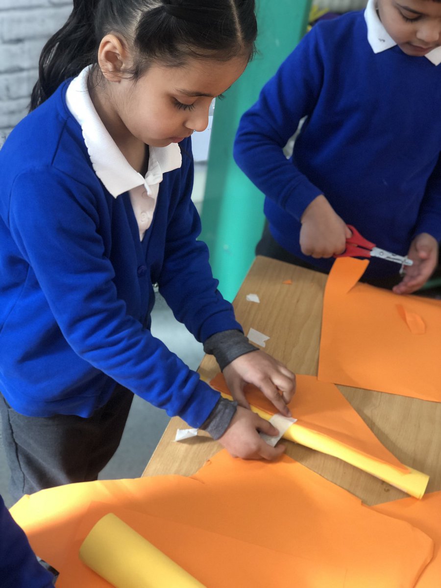ReceptionSHPS's tweet photo. Roll, stick, twist, cut and stick! The children were fantastic working independently to make they're flags; each one unique and special. https://t.co/DvRzefZsuP