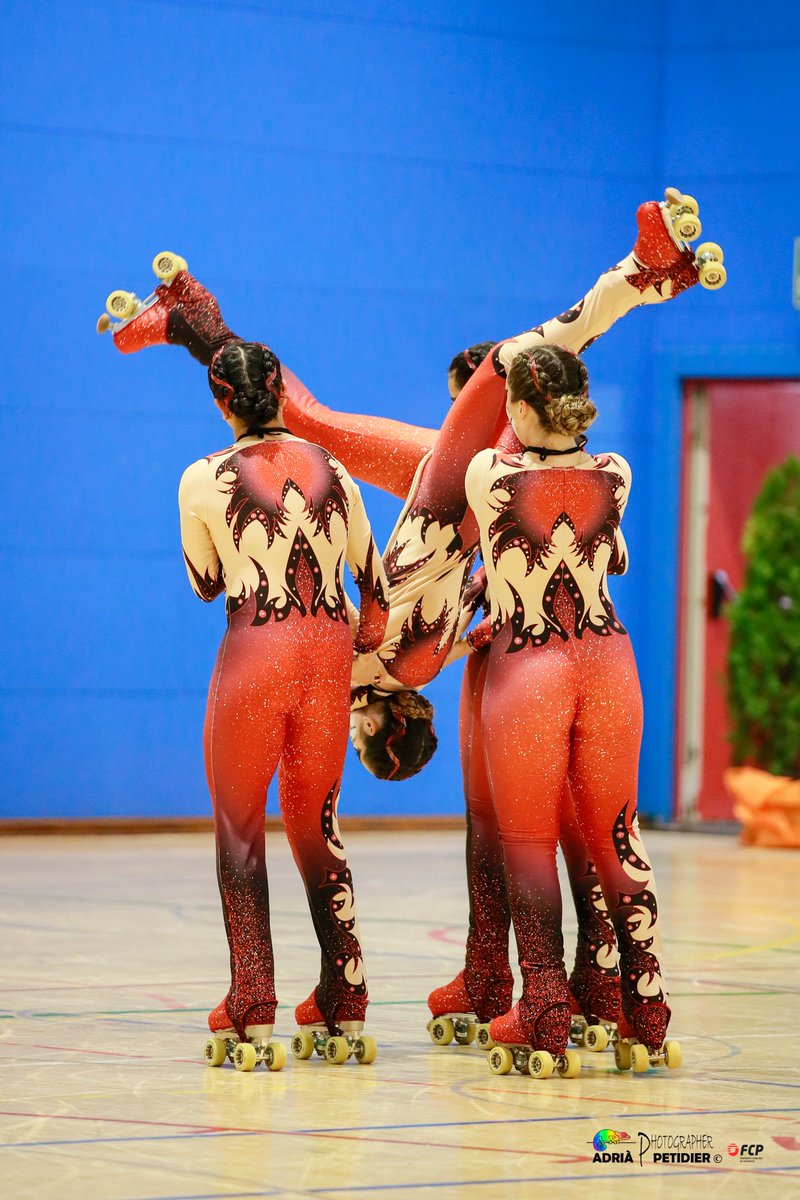 FCPatinatge's tweet photo. [⛸] 😍 Com vam gaudir el cap de setmana amb el CCAT de Xous Quartets i Júnior 2021 a Riudoms!

🙌 A l'enllaç podreu trobar més imatges, fetes pel fotògraf de #PatinatgeArtístic @petidierphoto 

📸 https://t.co/q2zPdwfoZN https://t.co/FxWvYx03Z1
