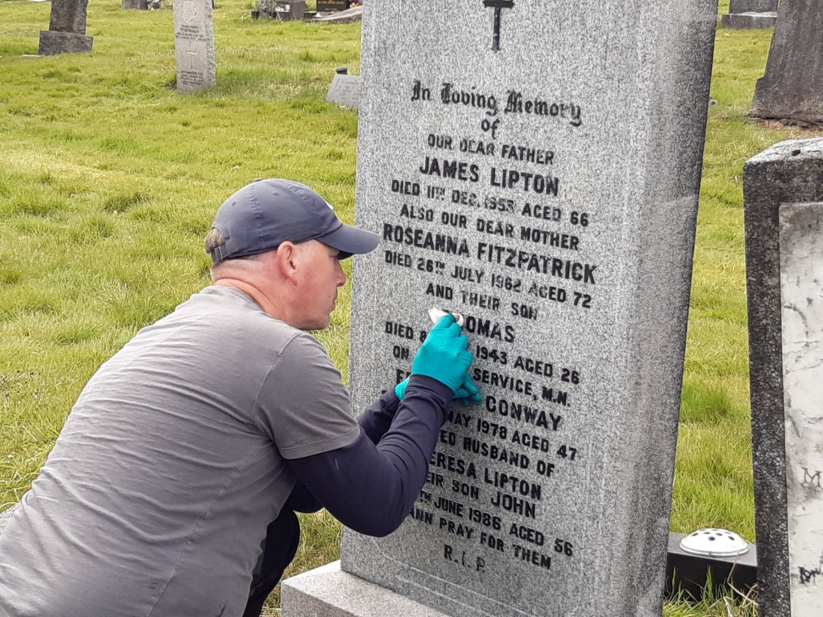 CWGC's tweet image. RT @IainGAnderson: Work is ongoing in Glasgow by @CWGC team who are cleaning and re painting CWGC headstones and some casualties marked on private headstones.