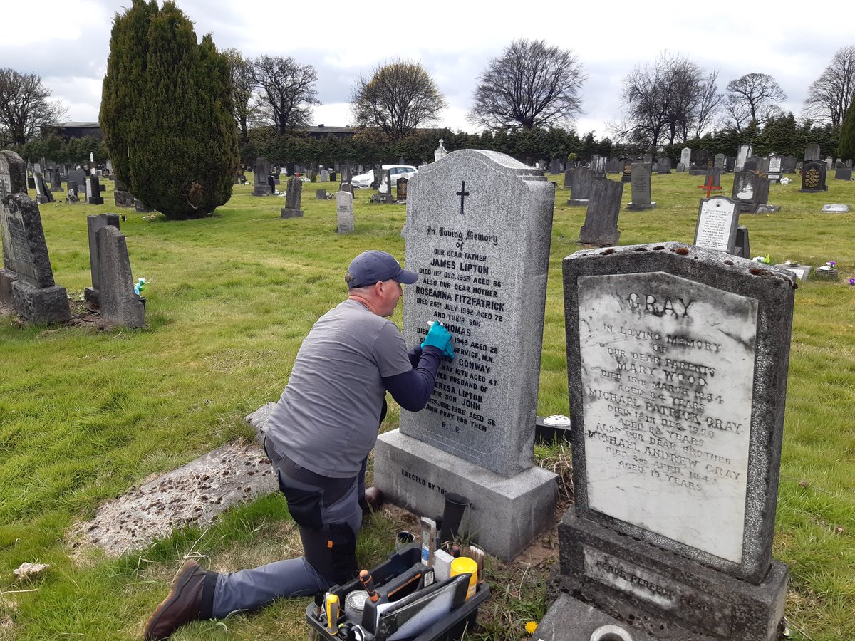 CWGC's tweet image. RT @IainGAnderson: Work is ongoing in Glasgow by @CWGC team who are cleaning and re painting CWGC headstones and some casualties marked on private headstones.