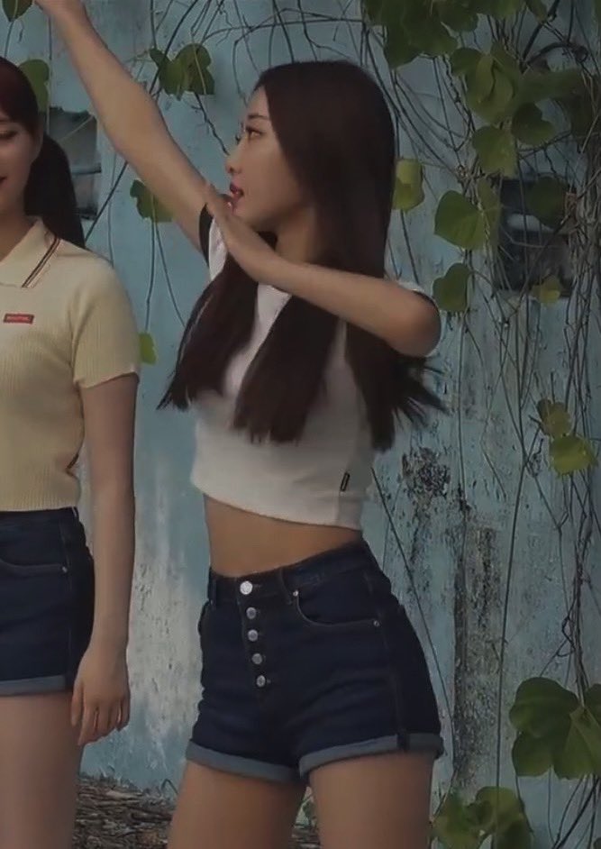 YVESFlLM's tweet image. hi high yves era.. one of her best eras