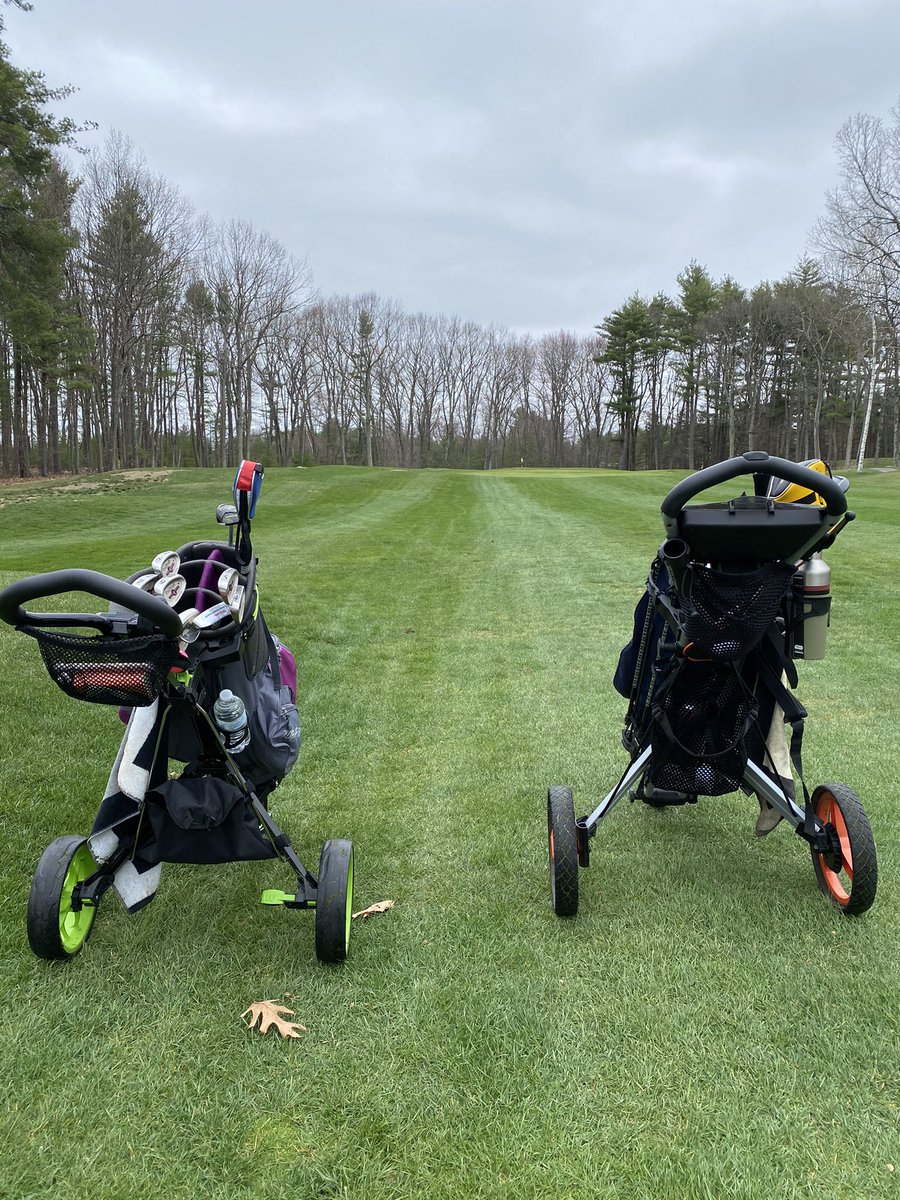 jreineron7's tweet photo. His. Hers. #MorningDate @wedgewoodpines ⛳️🏌🏻♂️🏌️♀️ https://t.co/ZWwfjD3Scv