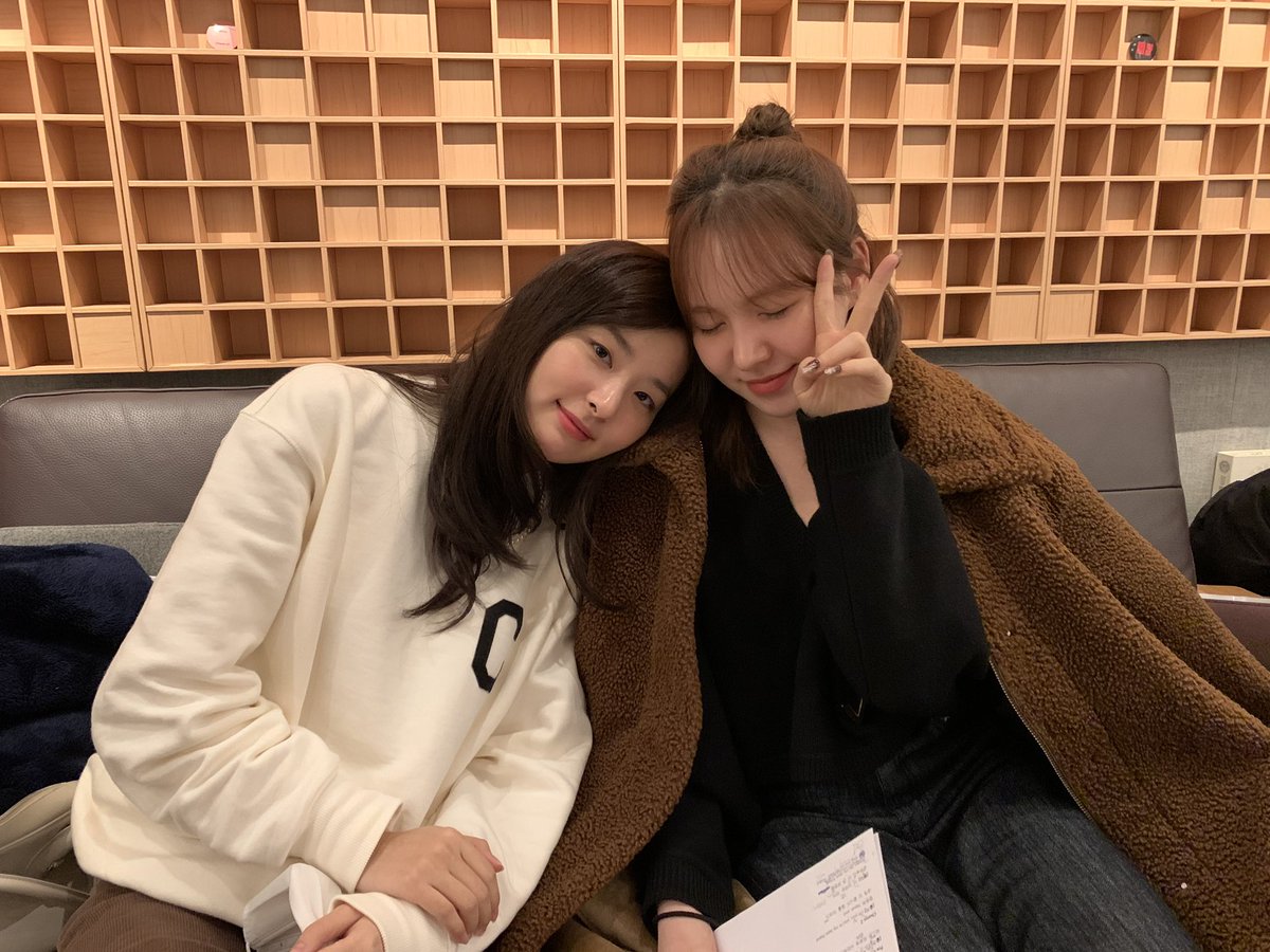 seuligia's tweet photo. ️️ ️️ ️️ ️️

With my Seungwan who is a little nervous about her own recording after a long time. I was very happy since many people could hear her beautiful voice again. As a good friend, I support her a lot. Please always support my best friend. 💖

️️ ️️ ️️ ️️ https://t.co/8YF3MsKuH2