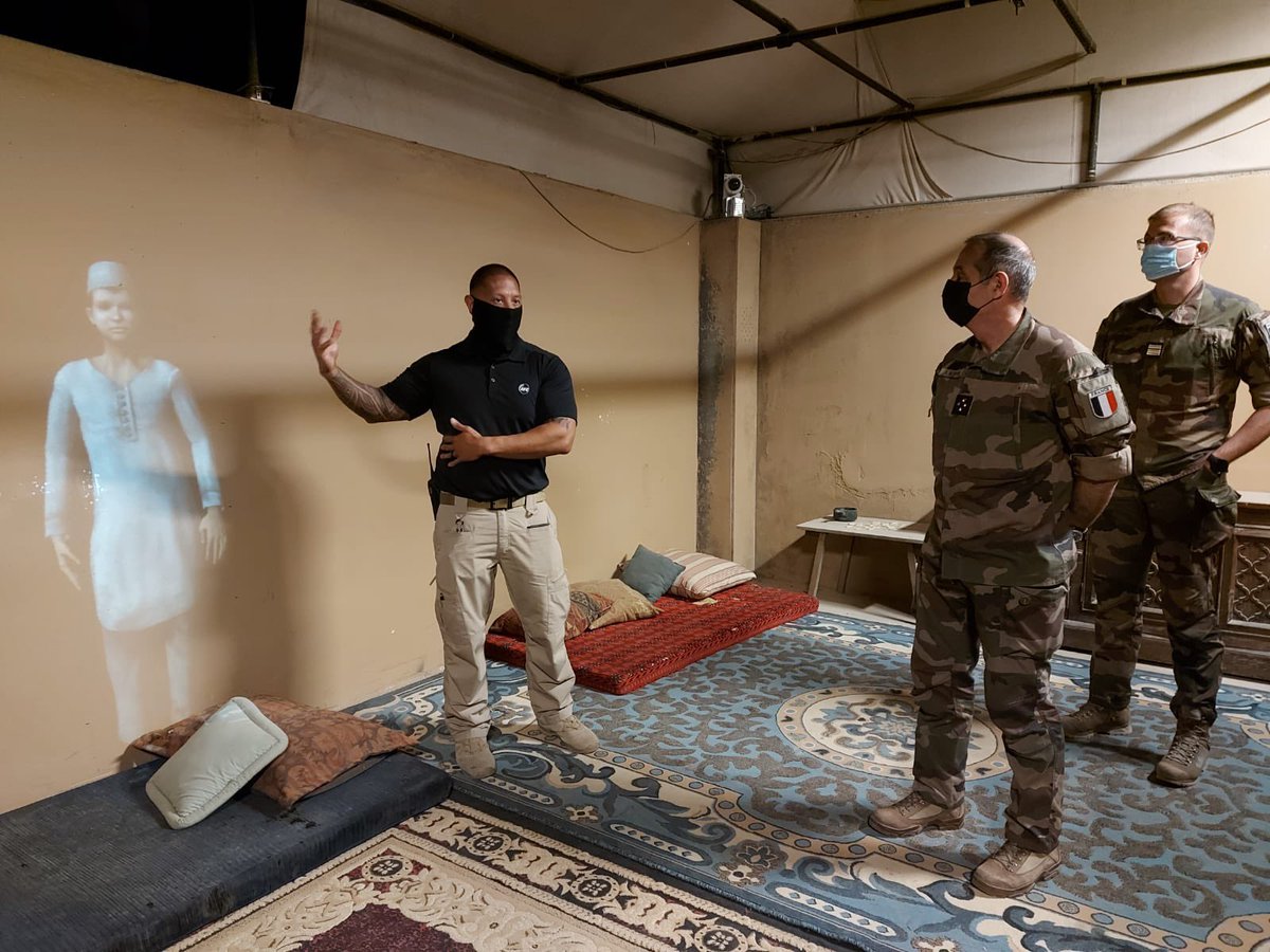 CommandementFOT's tweet photo. #ComFT #ArméeEnNord
Visite du commandant les forces terrestres aux Etats-Unis : U.S. Marine Corps, Marine Air Ground Task Force Training Center, Etat-Major de la I Marine Expeditionary Force, Infantry Immersion Trainer.#armée2terre #NotreDéfense #StrongerTogether #1stMEF 🇫🇷🇺🇸 https://t.co/2MLuQehLD4