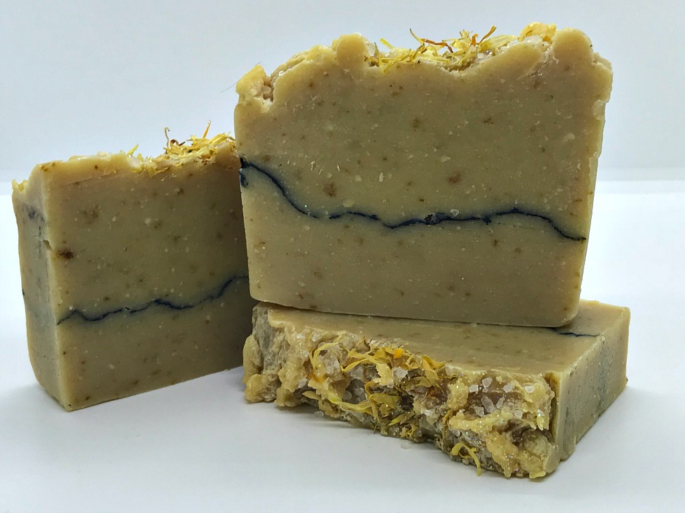 DieHardHexican's tweet photo. APPLEJACK & ORANGE PEEL Fragrance Soap with Tumeric. You will just love the scent that just envelopes you in a comfy, down-home feeling, reminding you of grandma's cooking on a crisp fall day. Visit Sunscapes Soap Shop #fallsoaps #veganfriendly https://t.co/oAjYchu2Yb https://t.co/DkEbo6Y3QS