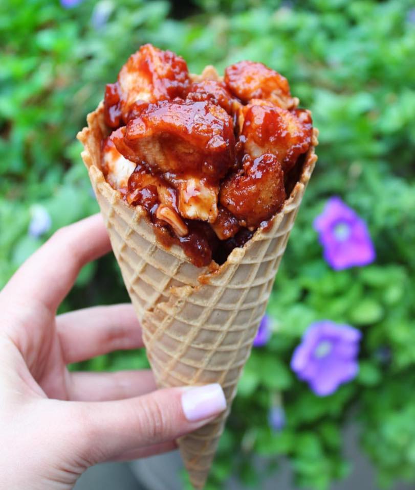 ChicknCone's tweet photo. Traditional BBQ Vibes!🔥🍗🤤
.
.
.
.
.
#chickncone #socluckingood #freethefork  #cluckyeah #zeroforksgiven #chicken #waffles #yum https://t.co/Vlfdepj03x