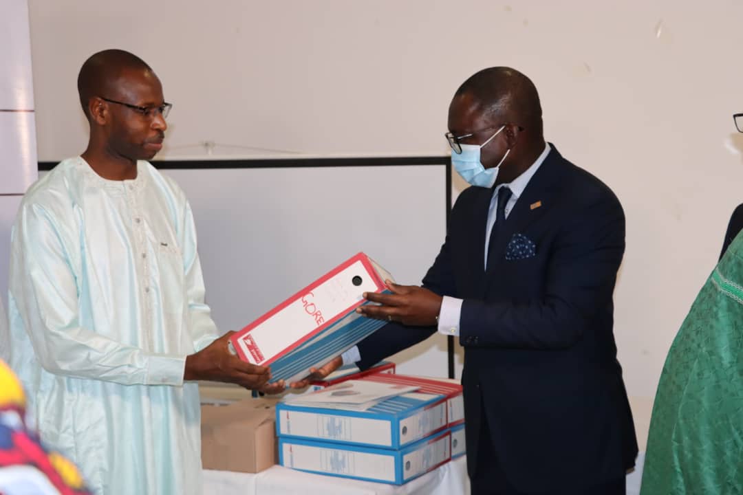 UNFPATCHAD's tweet photo. ETAT CIVIL: DÉLIVRANCE DES ACTES DE NAISSANCE SÉCURISÉS PAR LE GOUV AVEC L' APPUI @UNFPATCHAD, @WFP_Chad @UNICEFChad, ANATS, TECHNIDEV, financement Gouv Tchad et @CanadaDev. Cérémonie officielle de remise d'actes de naissance sécurisés p les prov du Logone Oriental et la Lac https://t.co/wiJkqvOrPg