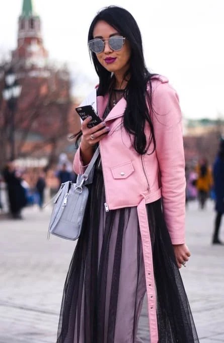 とり Pa Twitter 最近ロシアのストリートファッションがめっちゃ可愛いなぁって思ってる 毎年春になったらファッション 的なアイデンティティーのクライシスを体験しているが 今年はロシア風で行ってみよかって ロシア Prevjet T Co Shekz2pj4y