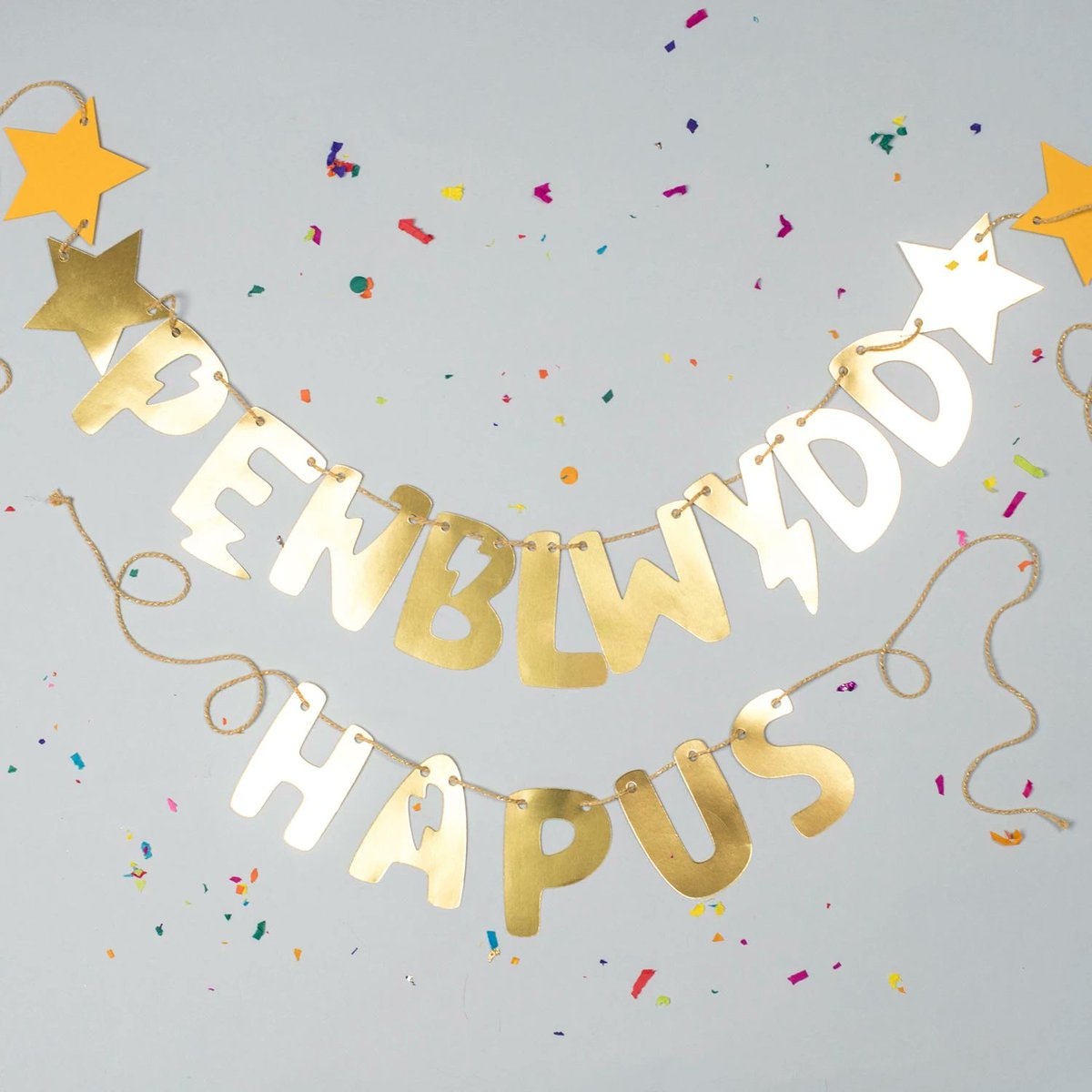 rachel1981x's tweet photo. @dawnmannay Penblwydd Hapus i ti.  Cariad Mawr 💜🤍💙 Rachel 🌼 Poppy🧁 Bump 👶🏼 and Geraint 🍻 xx https://t.co/LXIinYrSKT