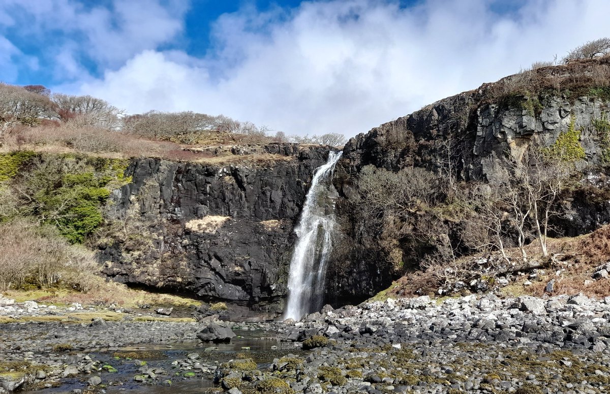 Eas Fors Waterfall near Ulva Ferry, a great wee sprachle along the shore

#visitmullandiona #isleofmull #easfors #ulvaferry