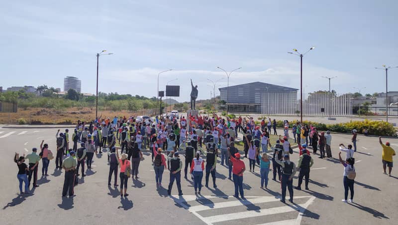 FranciscoGpsuv's tweet photo. #HaceMinutos Con el acompañamiento del Poder Popular, Concejales de la Patria, Equipo de Gobierno y Político, se dio lectura a Pronunciamiento en conmemoración a los 19 años del rescate del Pte. #Chávez quien se encontraba en manos de los fascistas tras un fallido Golpe de Estado https://t.co/vOYGhIEDze