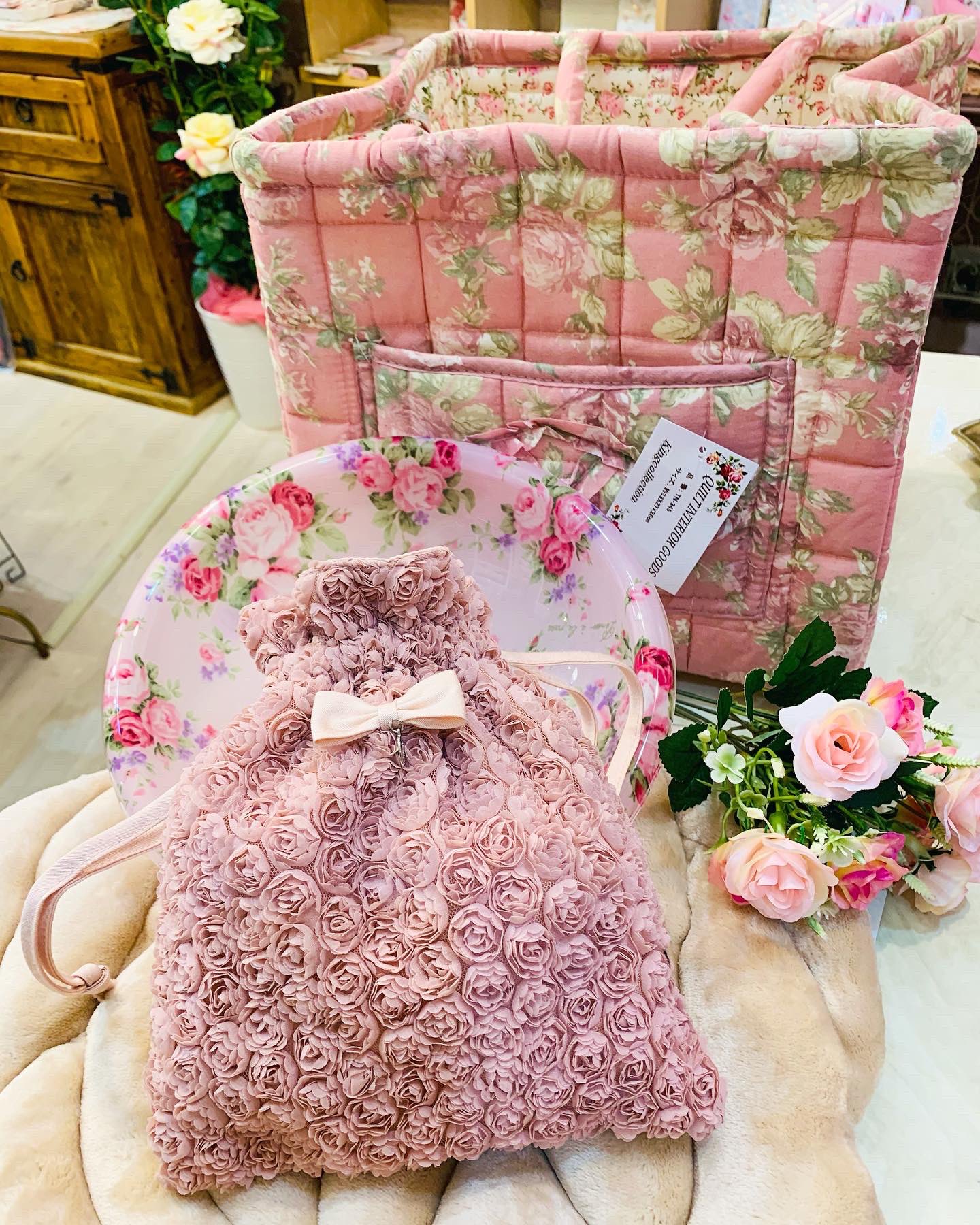 薔薇雑貨店ｈana Esute 可愛い物探しに来てね 巾着袋 薔薇雑貨 雑貨屋 可愛い雑貨屋 可愛い部屋 ロココ調 Hanaesute ハナエステ 可愛い雑貨 プレゼント選び 愛知県雑貨屋 稲沢市雑貨屋 名古屋市 一宮市 清須市 稲沢市 ピンクの
