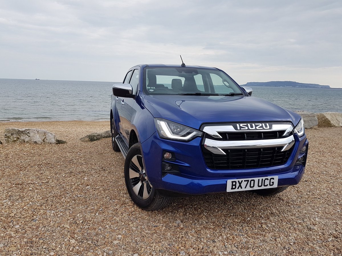 MttRbnsn's tweet photo. And this one's the @IsuzuUKPR @Isuzuuk #NewDMax #DL40 manual. From £35,644.80, does without gunmetal exterior styling, auto-levelling headlights and has a 7in touchscreen, not the #VCross' 9in affair. https://t.co/y7vxq7Avkb