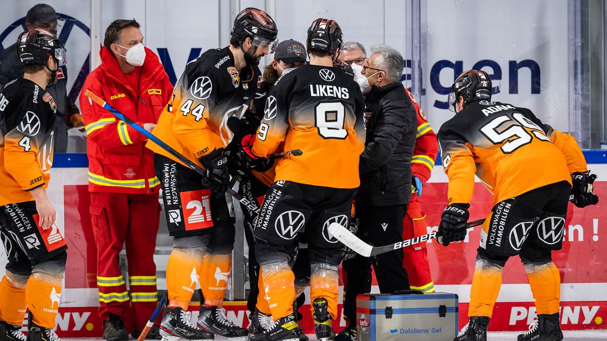azwazsport's tweet photo. Jan #Nijenhuis von den @grizzlys_wob: Es geht ihm besser, er kommt aus dem Krankenhaus, aber er fällt vorerst aus. Colton #Jobke vom @ERCIngolstadt von der @DELoffiziell für sein Foul drei Partien gesperrt.
▶️https://t.co/a1BrEyQMQY https://t.co/jnj5Q3Aljc