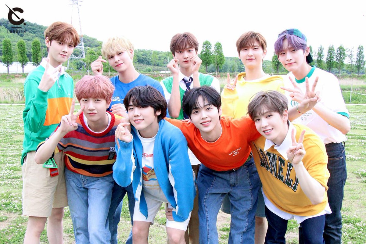lovelleonnie's tweet photo. 📣📣 GIVEAWAY TIME 📣📣

SPECIAL CRAVITY 1 TAHUNAN, AKU MAU NGADAIN GA NIH ~

aku CO in wl kalian all about cravity di shopee, max 300k.

🇮🇩 ina luvity only 

rt + rep ht ya mniez

#우리비티와_걸어온_소중한_일년
#Remember_CRVT_time
@CRAVITY_twt https://t.co/avXxnj8hNR