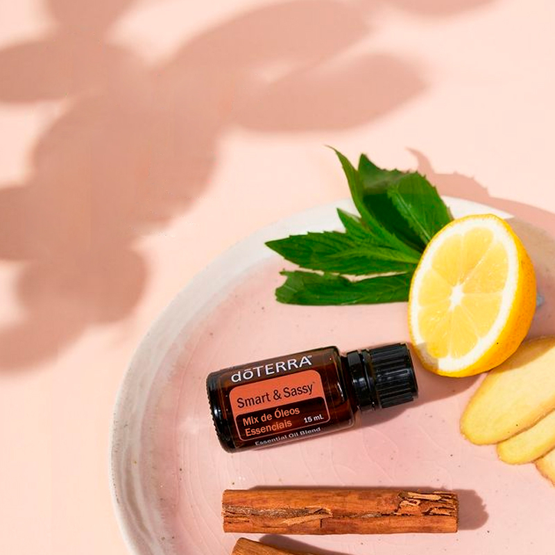 doTERRAbr's tweet photo. O mix de óleos essenciais dōTERRA® Brasil Smart &amp; Sassy ajuda a promover um estilo de vida mais saudável por meio de seu aroma revigorante. Antes das atividades físicas, aplique topicamente para experimentar seus efeitos motivadores. https://t.co/bMMvH1fW7A