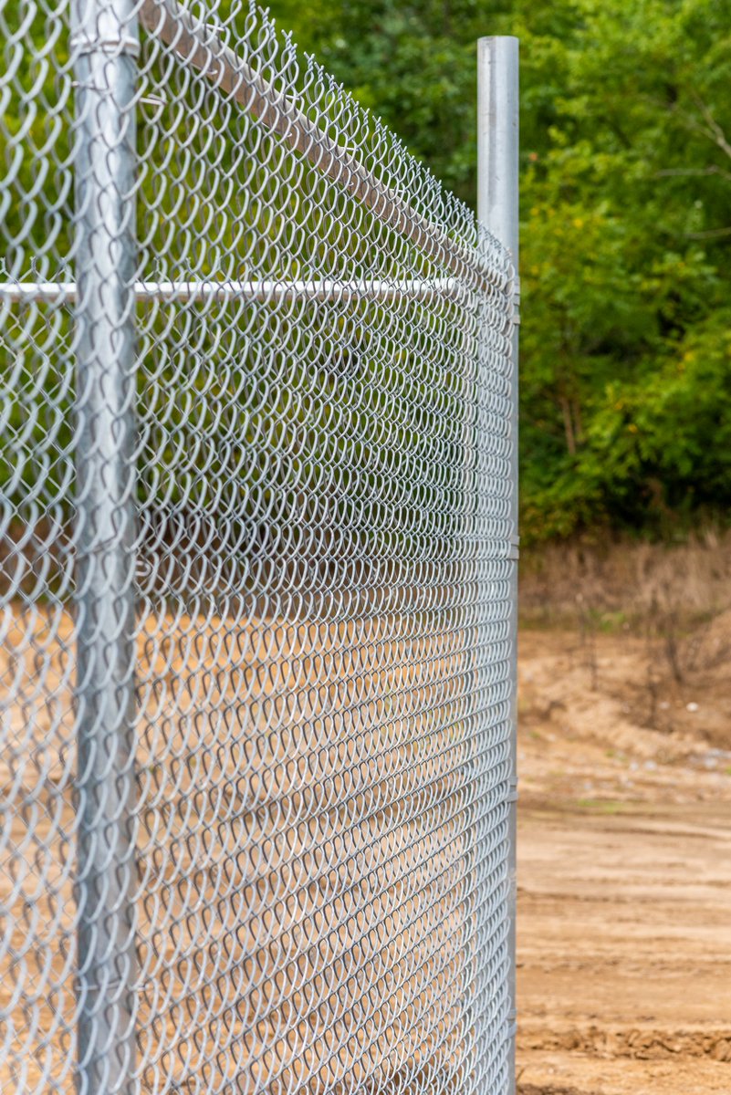 InLineFence's tweet image. No maintenance, high security, low cost and long life.  A chain link fence is one of the best investments you can make for your commercial property! in-linefence.ca/chain-link/

#Chainlink #Perimetersecurity #Fencingsolutions #Fencingcompany