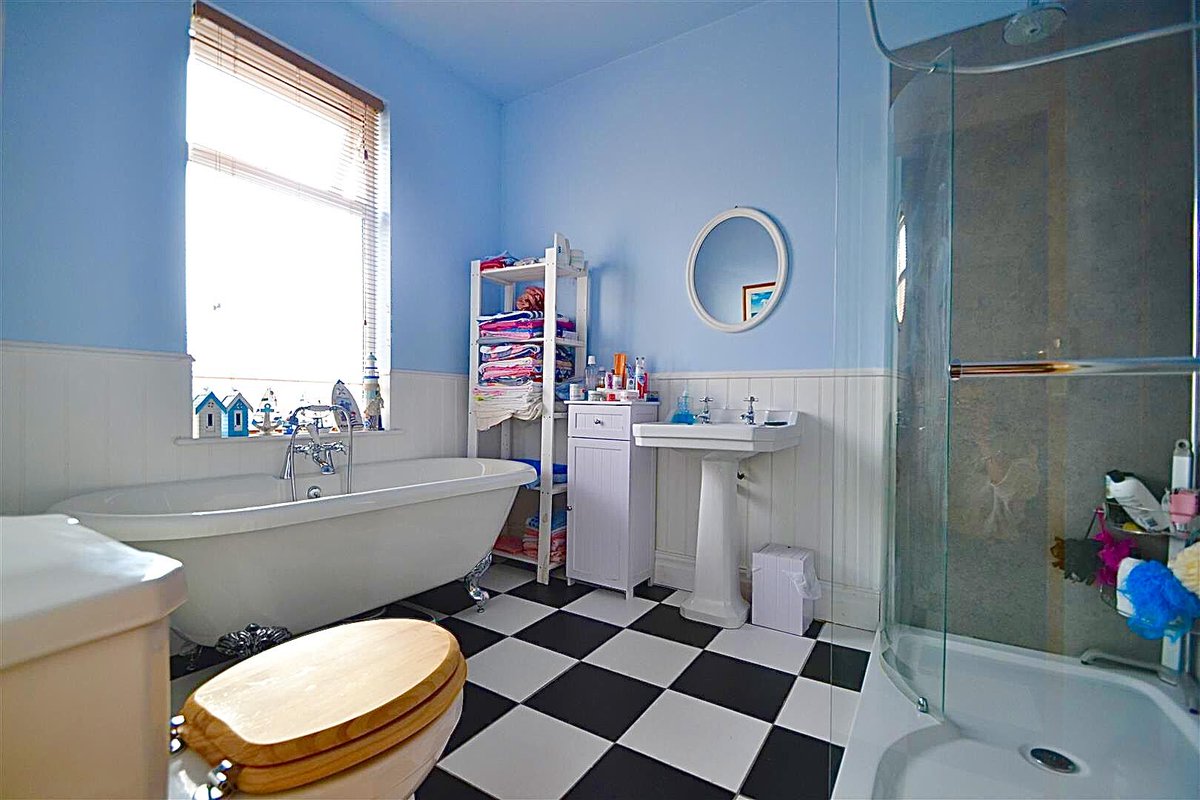 🏡Lovely, spacious, four bedroom, mid terrace house for sale

⭐️Benefitting from a generous size and layout.

💜Is an ideal family home 

🖱️embleys.co.uk/for-sale/?3-no…

#propertyforsale #cullercoats #costalliving #estateagents #property