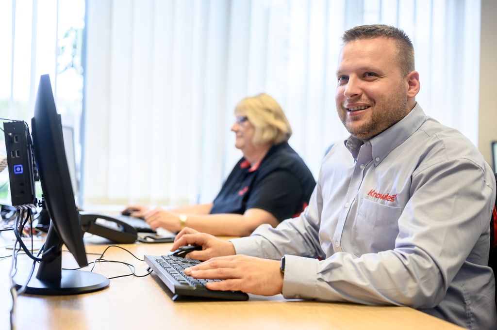 KnowlesLtd1932's tweet photo. If you're a confident, reliable and organised individual with good IT and communication skills, you might be interested in becoming our Palletforce Administrator.
Find out more about applying for the role here: https://t.co/4itorTHUZj https://t.co/ZyAnSOYS7s