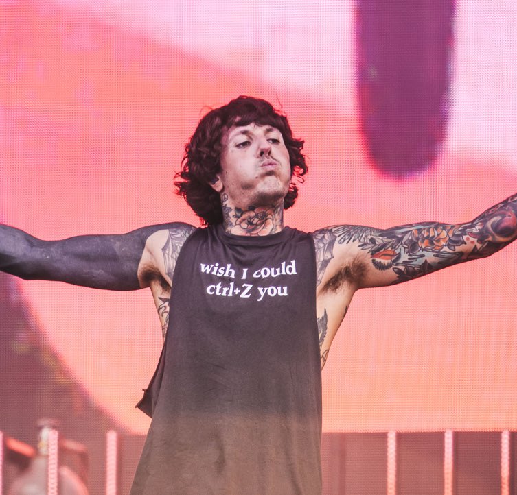 oli sykes as different dinosaurs, a thread: